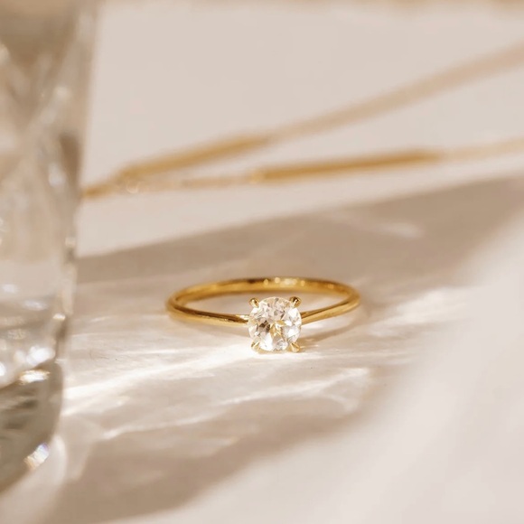 Linjer White Topaz Ring - Sustainable Size 10 - Picture 1 of 6